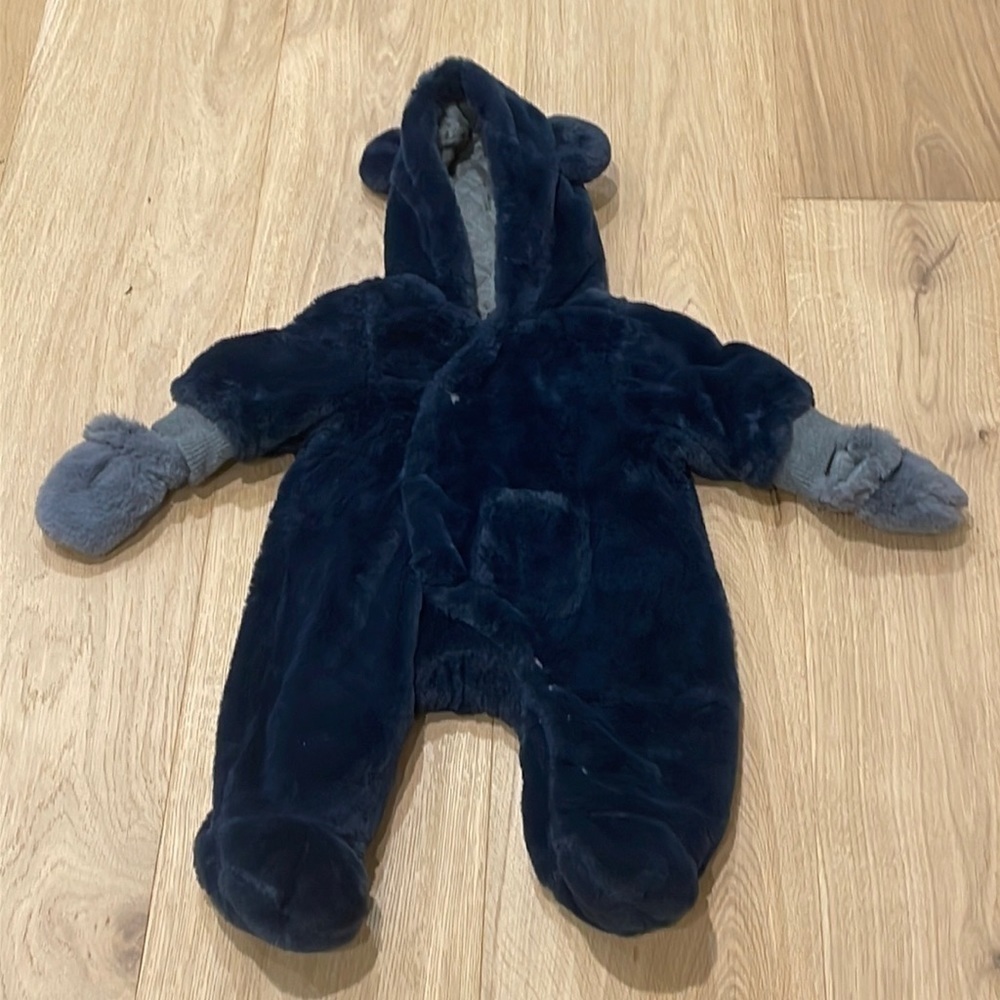 Urban Republic Baby Boys Soft Faux Fur Prams w/Ears & Attached Gloves Size 3 Mon